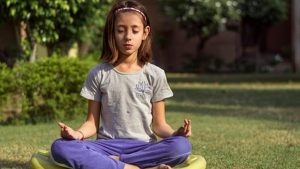 Manfaat Yoga Anak untuk Melatih Ketenangan dan Fokus: Panduan Komprehensif untuk Orang Tua dan Pendidik