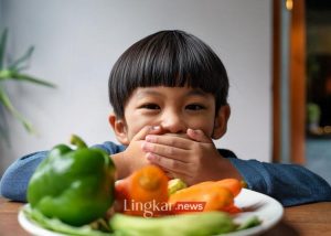 Mengatasi Tantangan Piring Kecil: Tips Menghadapi Anak yang Sulit Makan Sayur dan Buah